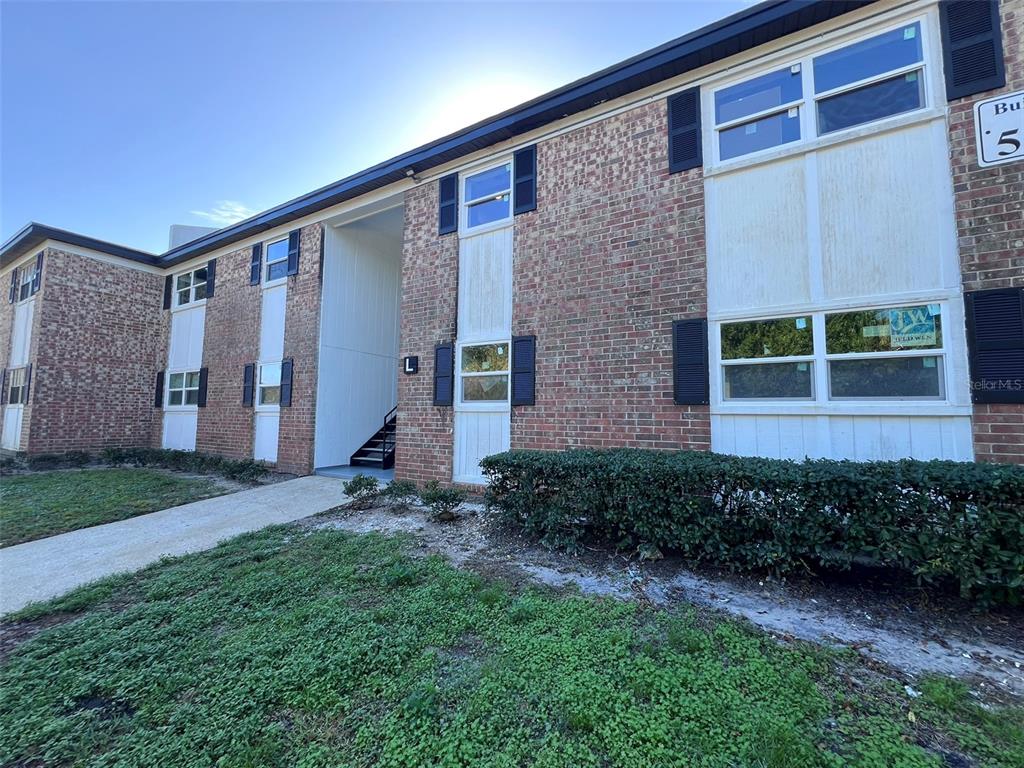 a view of a back yard of the house