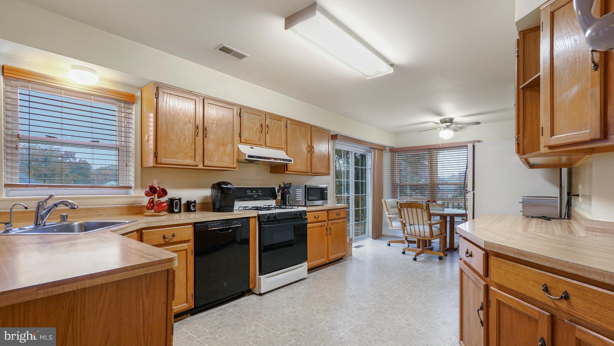 13163 Broadmore Road Silver Spring, MD 20904 - Photo 5 of 21 Kitchen