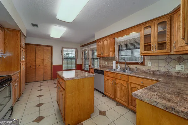 $399,900 | 8245 Central Avenue, Waycross, GA 31503