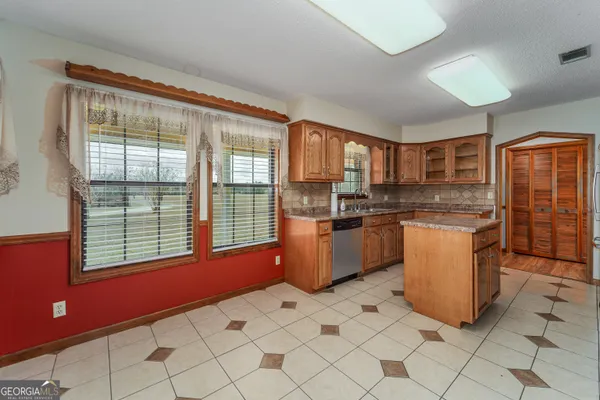 $399,900 | 8245 Central Avenue, Waycross, GA 31503