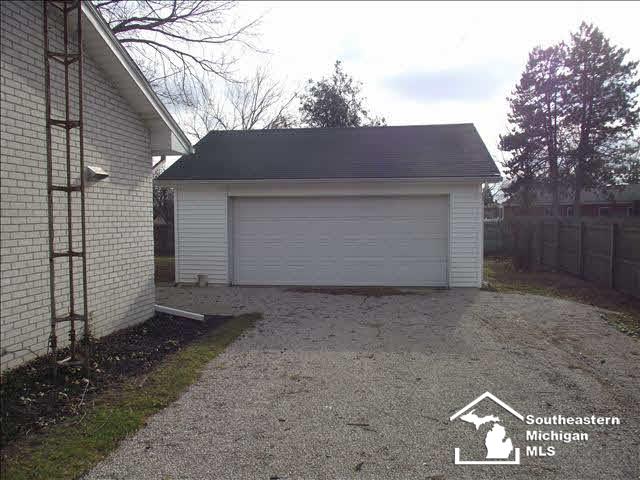 37 East Sterns Road Temperance, MI 48182 - Photo 10 of 18 2+ Car with opener