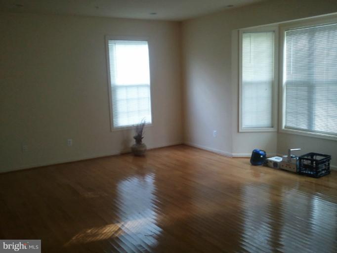 5511 Keppler Road Temple Hills, MD 20748 - Photo 3 of 6 Living Room