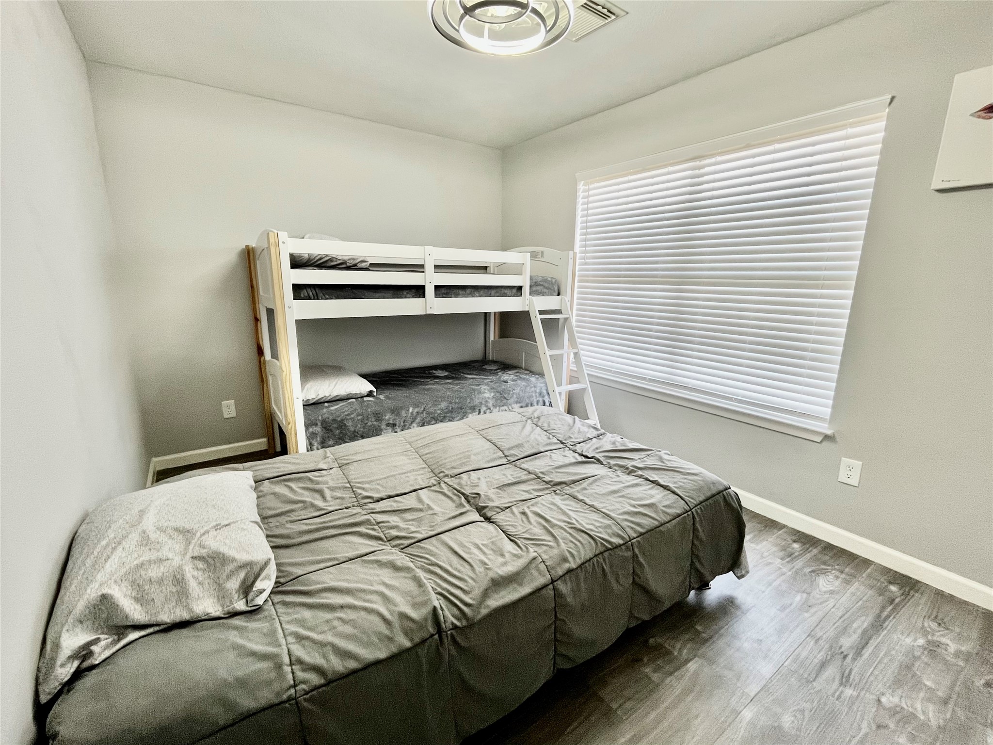 610 Seashell Drive Surfside Beach, TX 77541 - Photo 32 of 42 a bedroom with a bed and a window