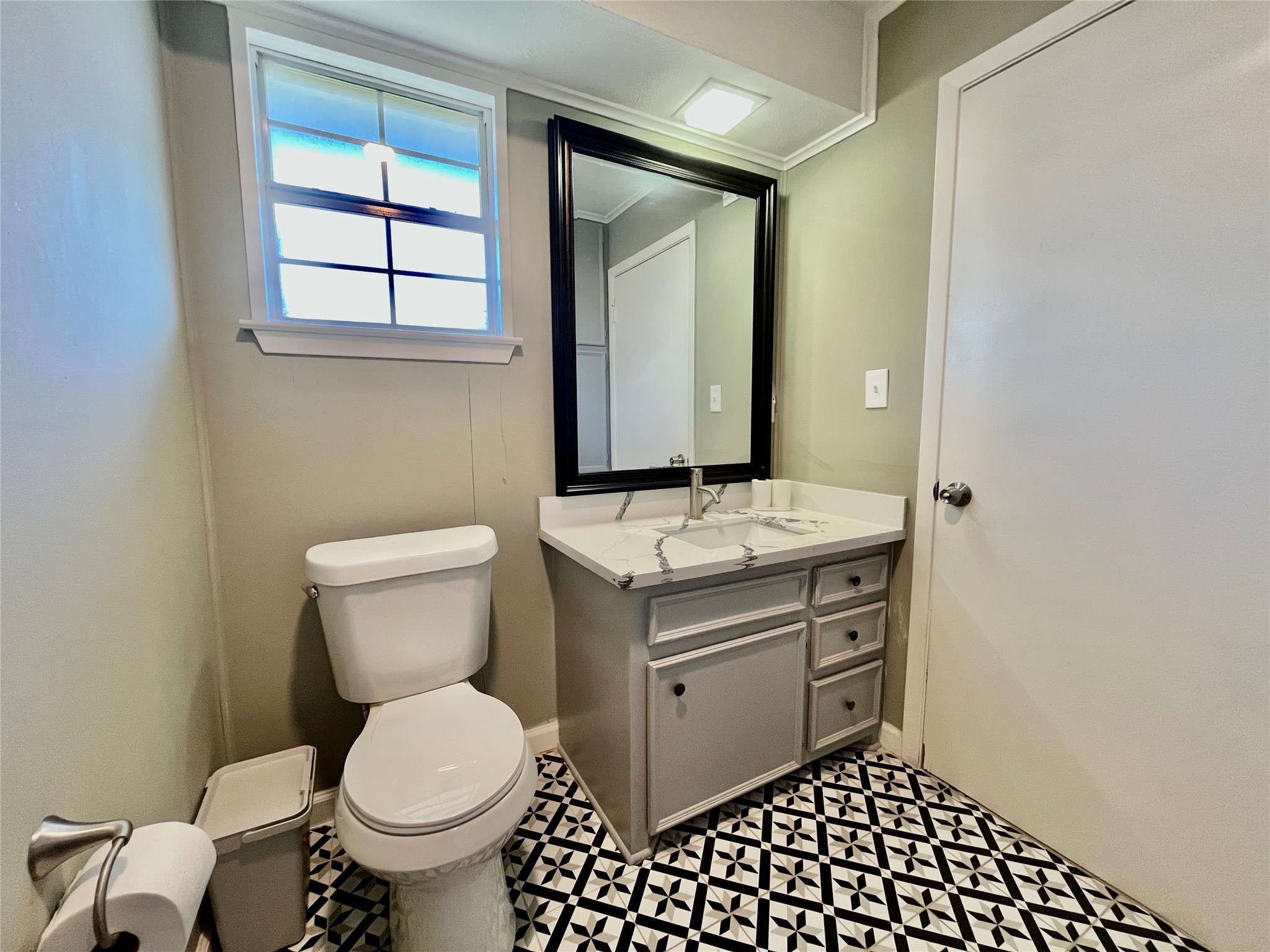 610 Seashell Drive Surfside Beach, TX 77541 - Photo 34 of 42 a bathroom with a sink toilet and mirror