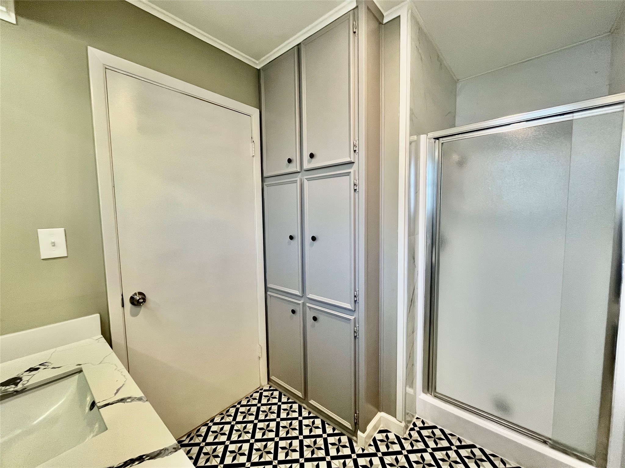 610 Seashell Drive Surfside Beach, TX 77541 - Photo 35 of 42 a bathroom with a shower and a toilet