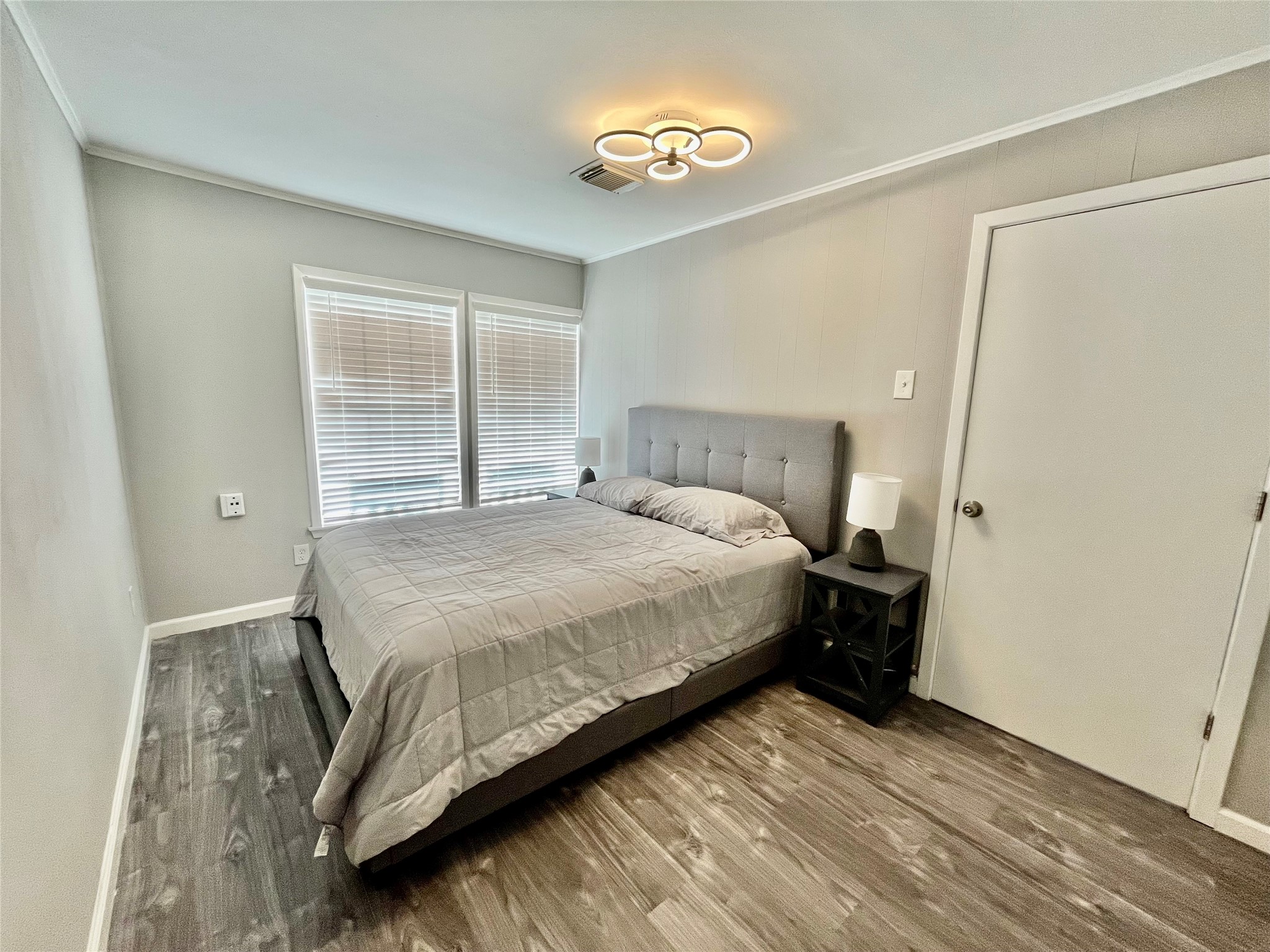 610 Seashell Drive Surfside Beach, TX 77541 - Photo 37 of 42 a bedroom with a bed and a window