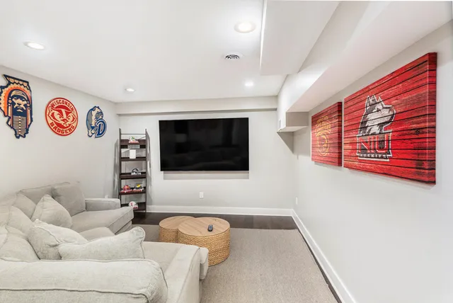 $1,600,000 | 7505 South Lakeshore Drive, Pentwater, MI 49449