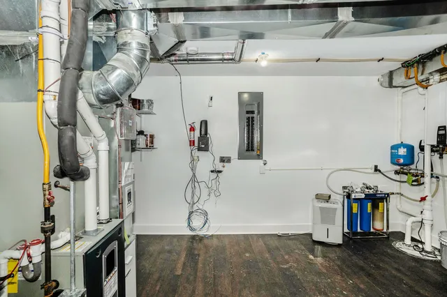 $1,600,000 | 7505 South Lakeshore Drive, Pentwater, MI 49449