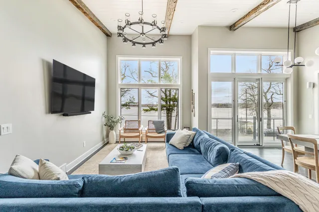 $1,600,000 | 7505 South Lakeshore Drive, Pentwater, MI 49449