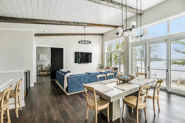 $1,600,000 | 7505 South Lakeshore Drive, Pentwater, MI 49449