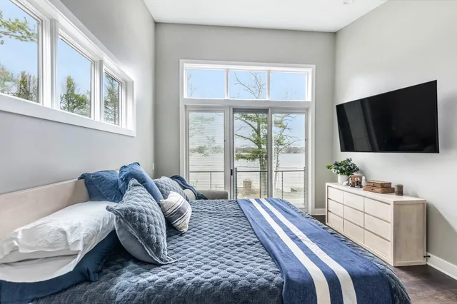 $1,600,000 | 7505 South Lakeshore Drive, Pentwater, MI 49449