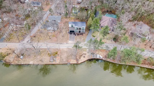 $1,600,000 | 7505 South Lakeshore Drive, Pentwater, MI 49449
