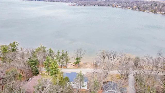 $1,600,000 | 7505 South Lakeshore Drive, Pentwater, MI 49449
