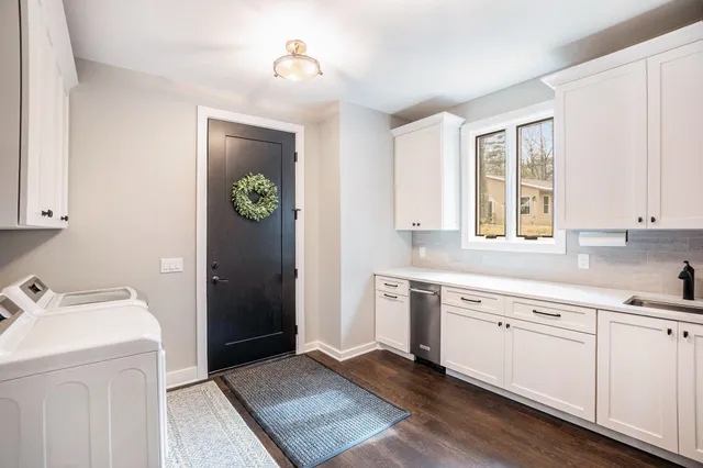 $1,600,000 | 7505 South Lakeshore Drive, Pentwater, MI 49449