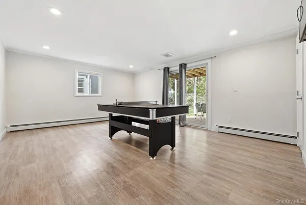 $889,000 | 978 Little Whaleneck Road, North Merrick, NY 11566