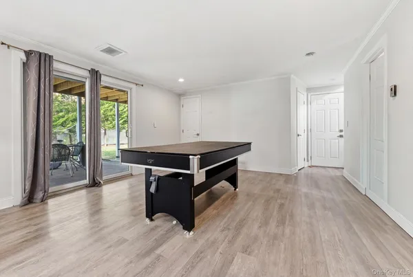 $889,000 | 978 Little Whaleneck Road, North Merrick, NY 11566