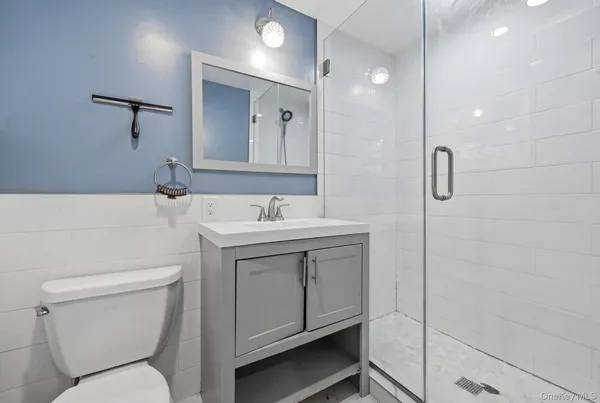 $889,000 | 978 Little Whaleneck Road, North Merrick, NY 11566