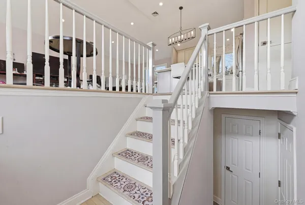 $889,000 | 978 Little Whaleneck Road, North Merrick, NY 11566