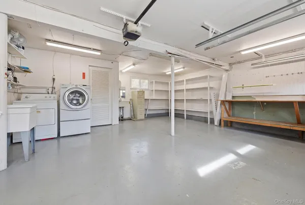 $889,000 | 978 Little Whaleneck Road, North Merrick, NY 11566