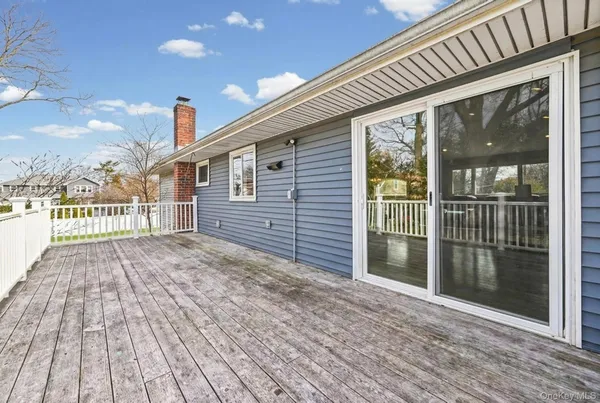 $889,000 | 978 Little Whaleneck Road, North Merrick, NY 11566