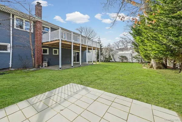 $889,000 | 978 Little Whaleneck Road, North Merrick, NY 11566