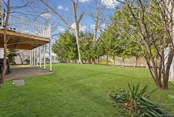 $889,000 | 978 Little Whaleneck Road, North Merrick, NY 11566