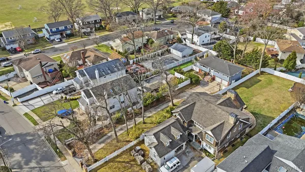 $889,000 | 978 Little Whaleneck Road, North Merrick, NY 11566