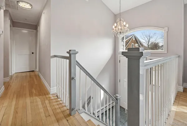 $889,000 | 978 Little Whaleneck Road, North Merrick, NY 11566