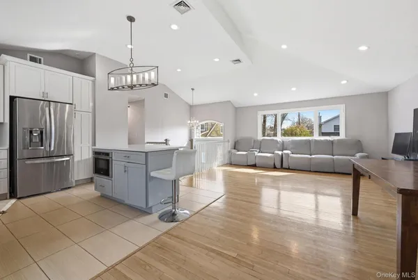 $889,000 | 978 Little Whaleneck Road, North Merrick, NY 11566