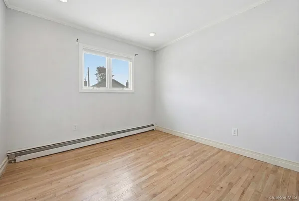 $889,000 | 978 Little Whaleneck Road, North Merrick, NY 11566