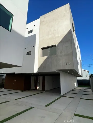 $5,250 | 613 West 41st Place, Unit 1/2, Los Angeles, CA 90037