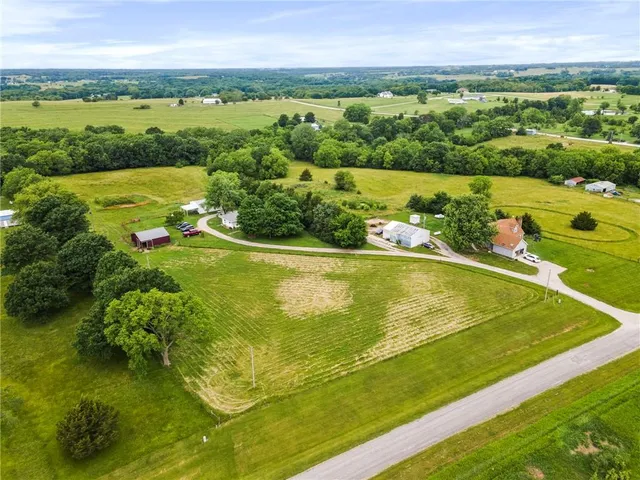 $330,000 | 6748 Old Highway, Cameron, MO 64429