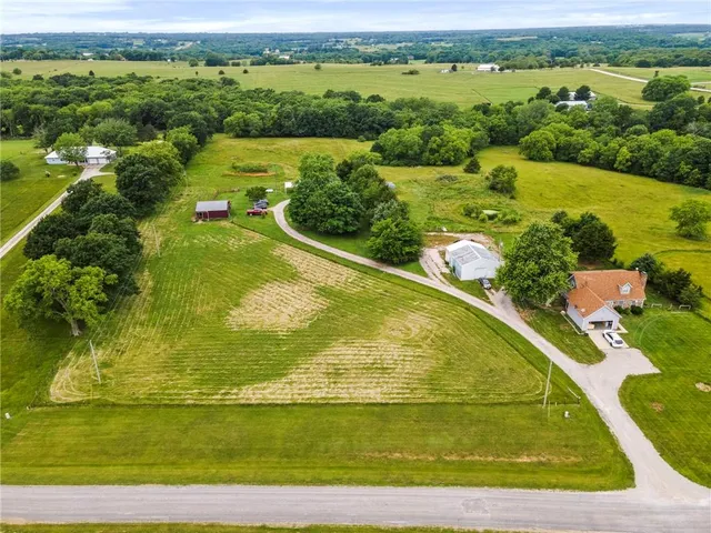 $330,000 | 6748 Old Highway, Cameron, MO 64429