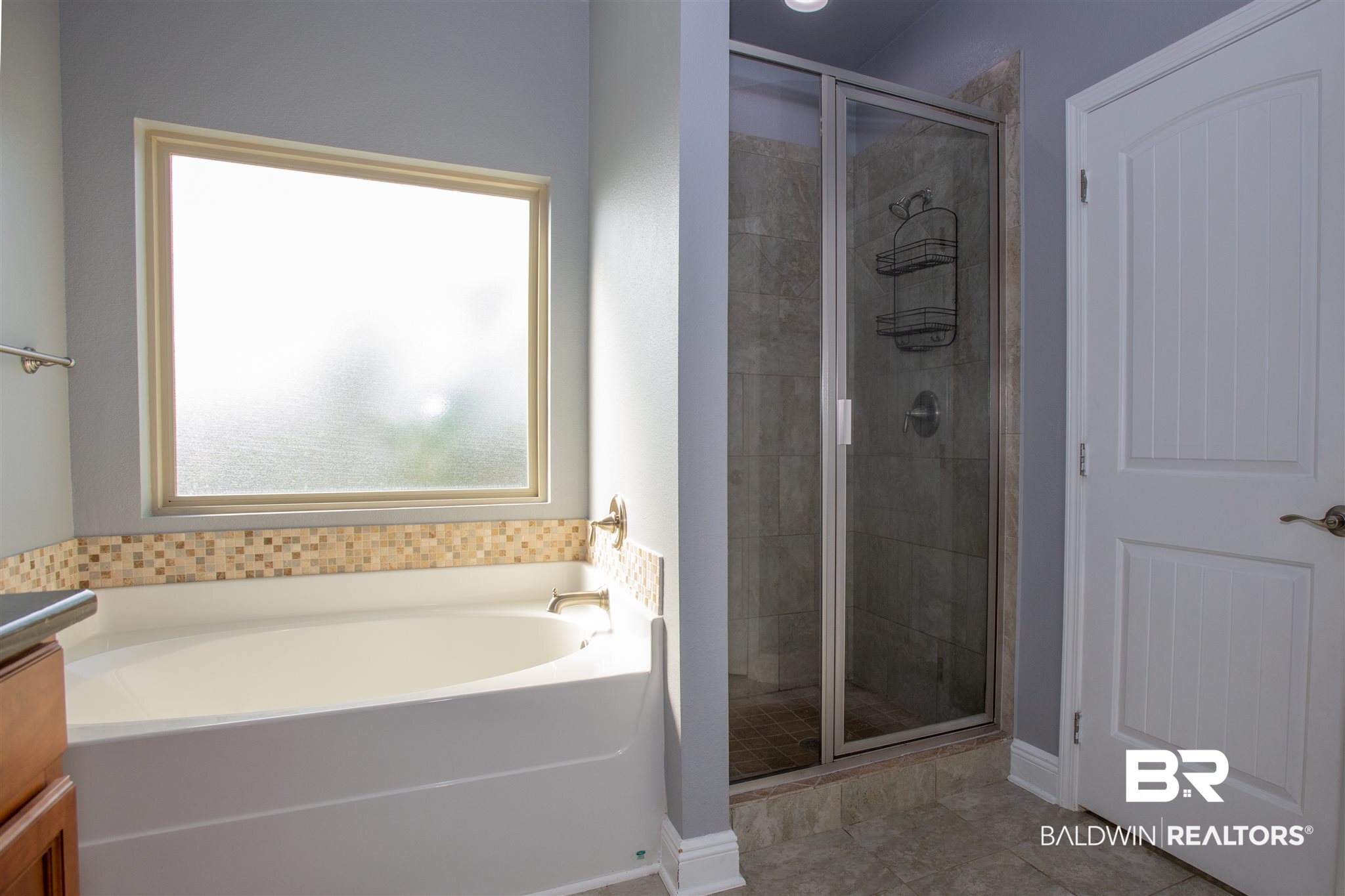 7029 Rocky Rd Loop Gulf Shores, AL 36542 - Photo 33 of 43 garden tub view