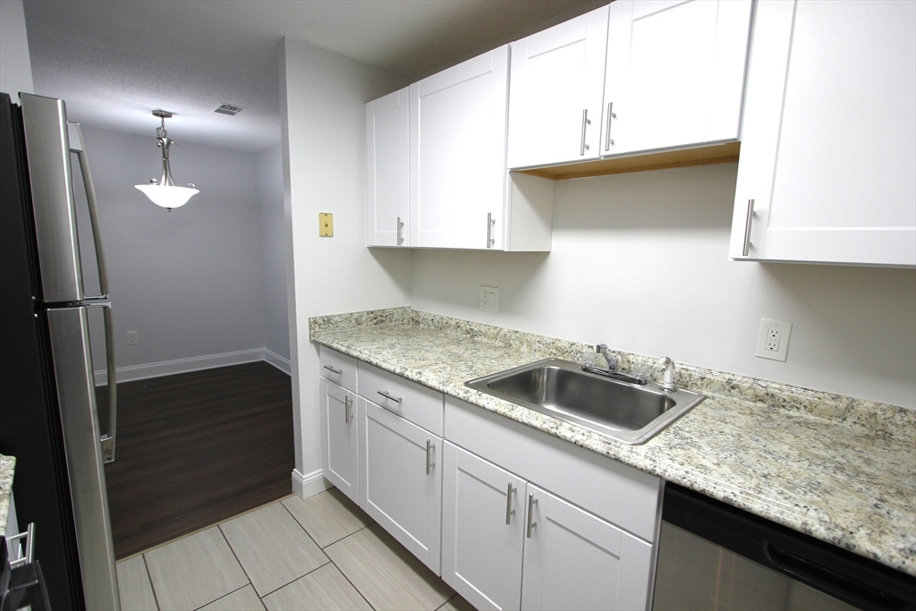 2008 Franklin Crossing Road, Unit 2008 Franklin, MA 02038 - Photo 7 of 35