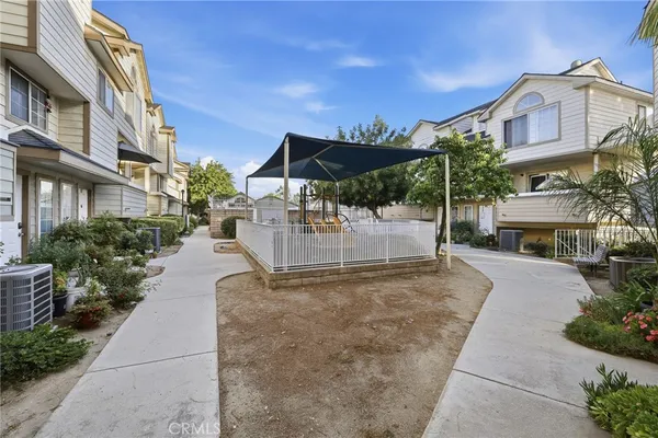 $430,000 | 11150 Glenoaks Boulevard, Unit 43, Pacoima, CA 91331