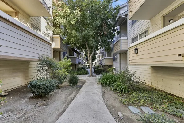 $430,000 | 11150 Glenoaks Boulevard, Unit 43, Pacoima, CA 91331