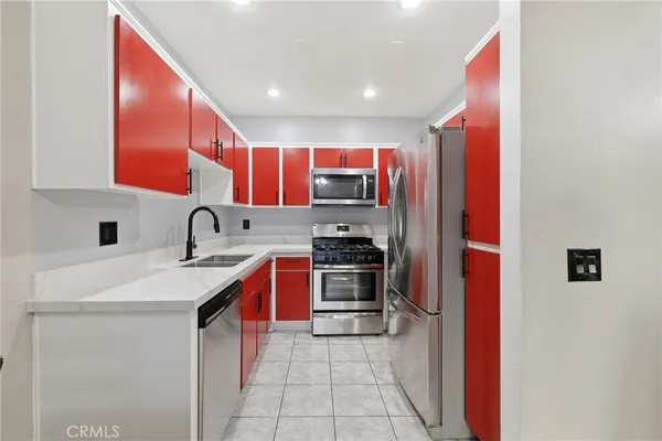 $430,000 | 11150 Glenoaks Boulevard, Unit 43, Pacoima, CA 91331
