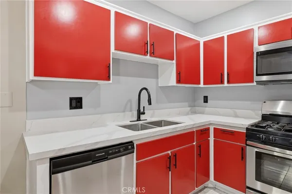 $430,000 | 11150 Glenoaks Boulevard, Unit 43, Pacoima, CA 91331