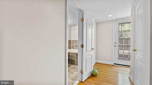 a view of livingroom with furniture