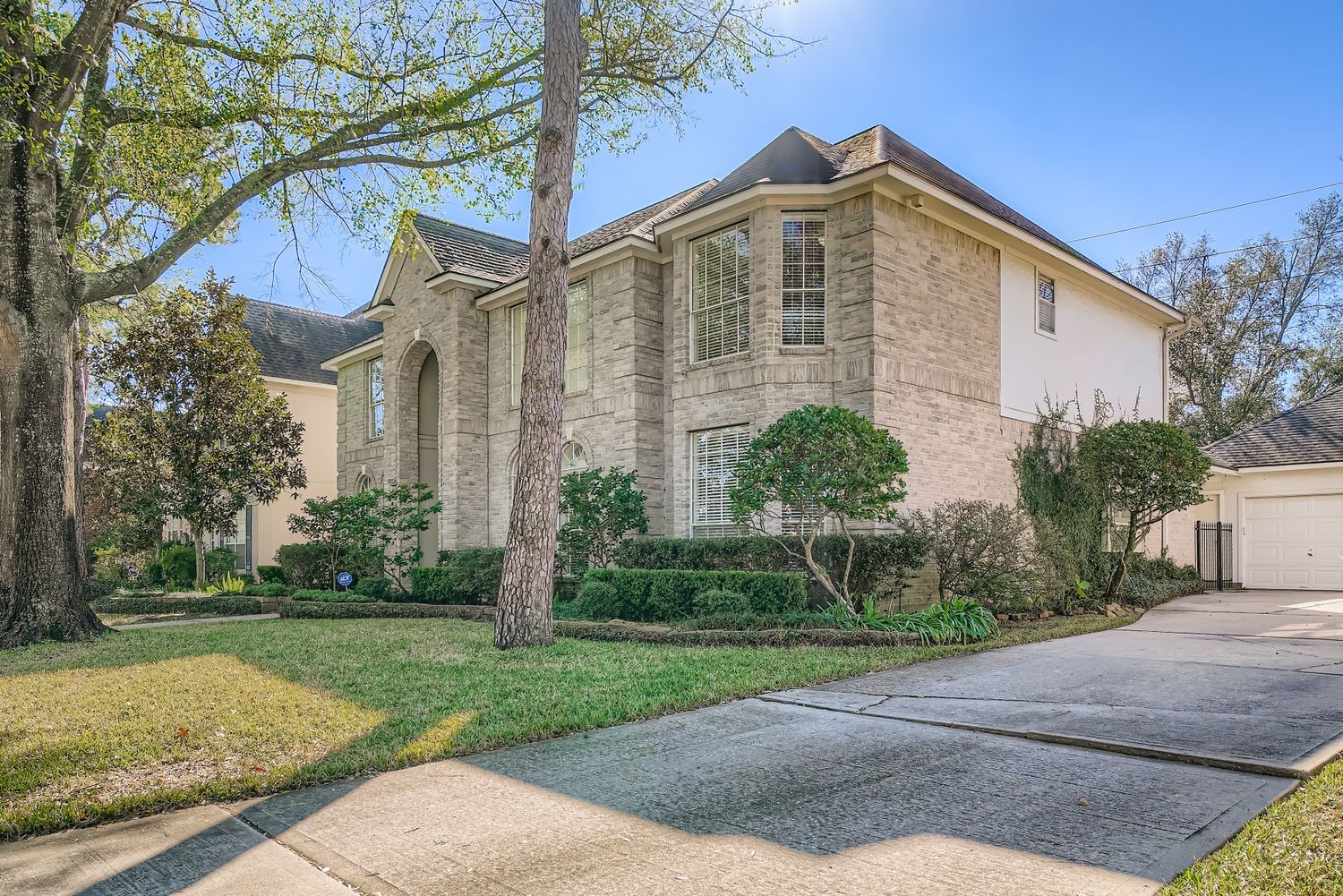 17415 Aspen Oak Court Spring, TX 77379 - Photo 2 of 39 a front view of a house with a yard