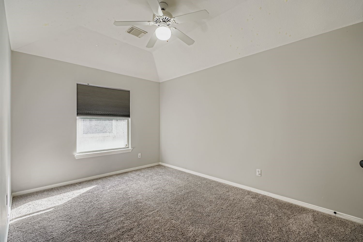 17415 Aspen Oak Court Spring, TX 77379 - Photo 28 of 39 an empty room with a window and a fan