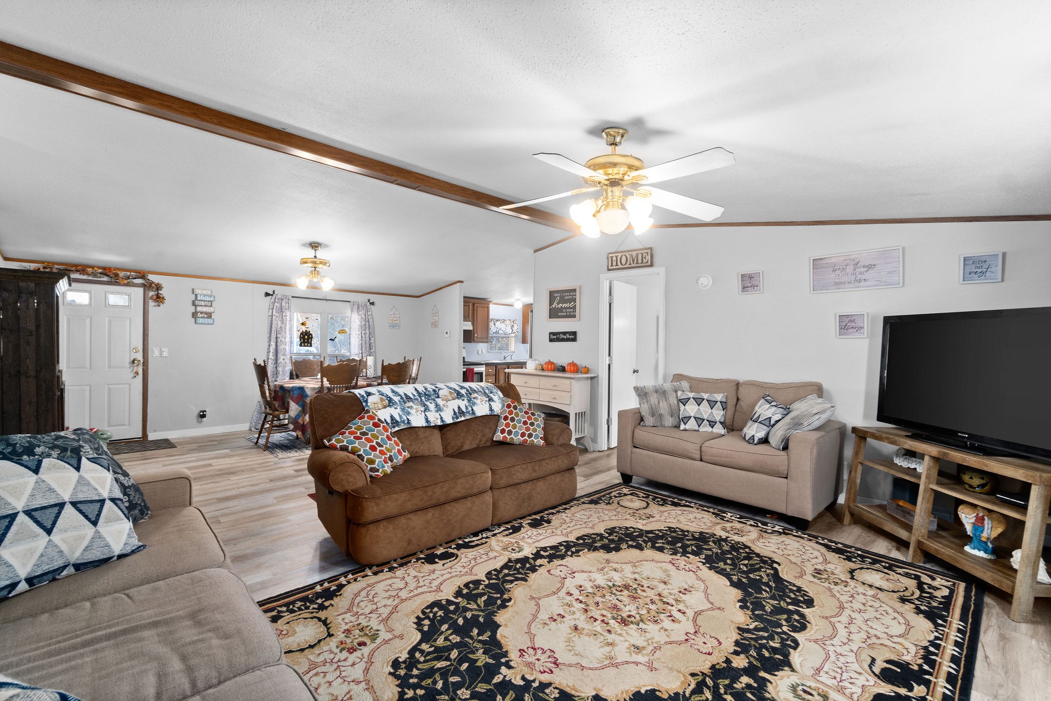 5820 Fred Perry Road Springfield, TN 37172 - Photo 20 of 33 a living room with furniture and a flat screen tv