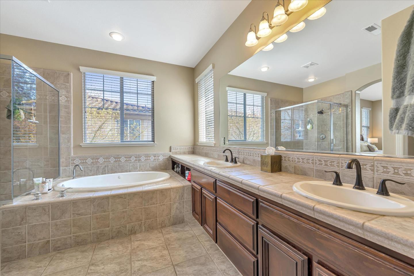 7522 Edinburgh Way Gilroy, CA 95020 - Photo 20 of 31 a bathroom with a tub a sink double vanity and a mirror