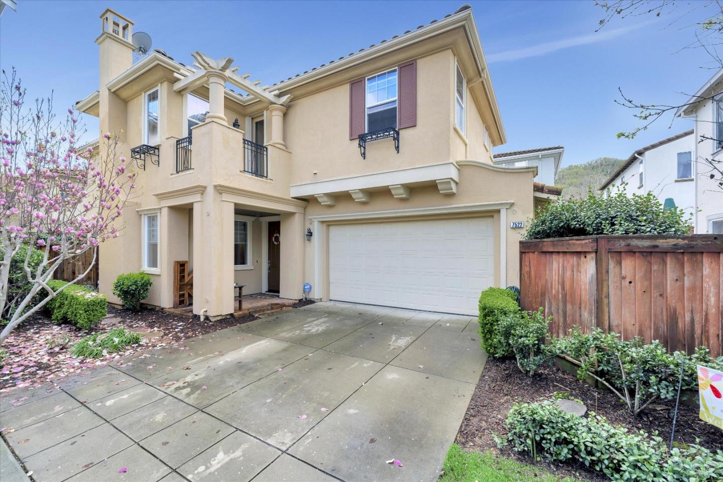 7522 Edinburgh Way Gilroy, CA 95020 - Photo 2 of 31 a front view of a house with garden