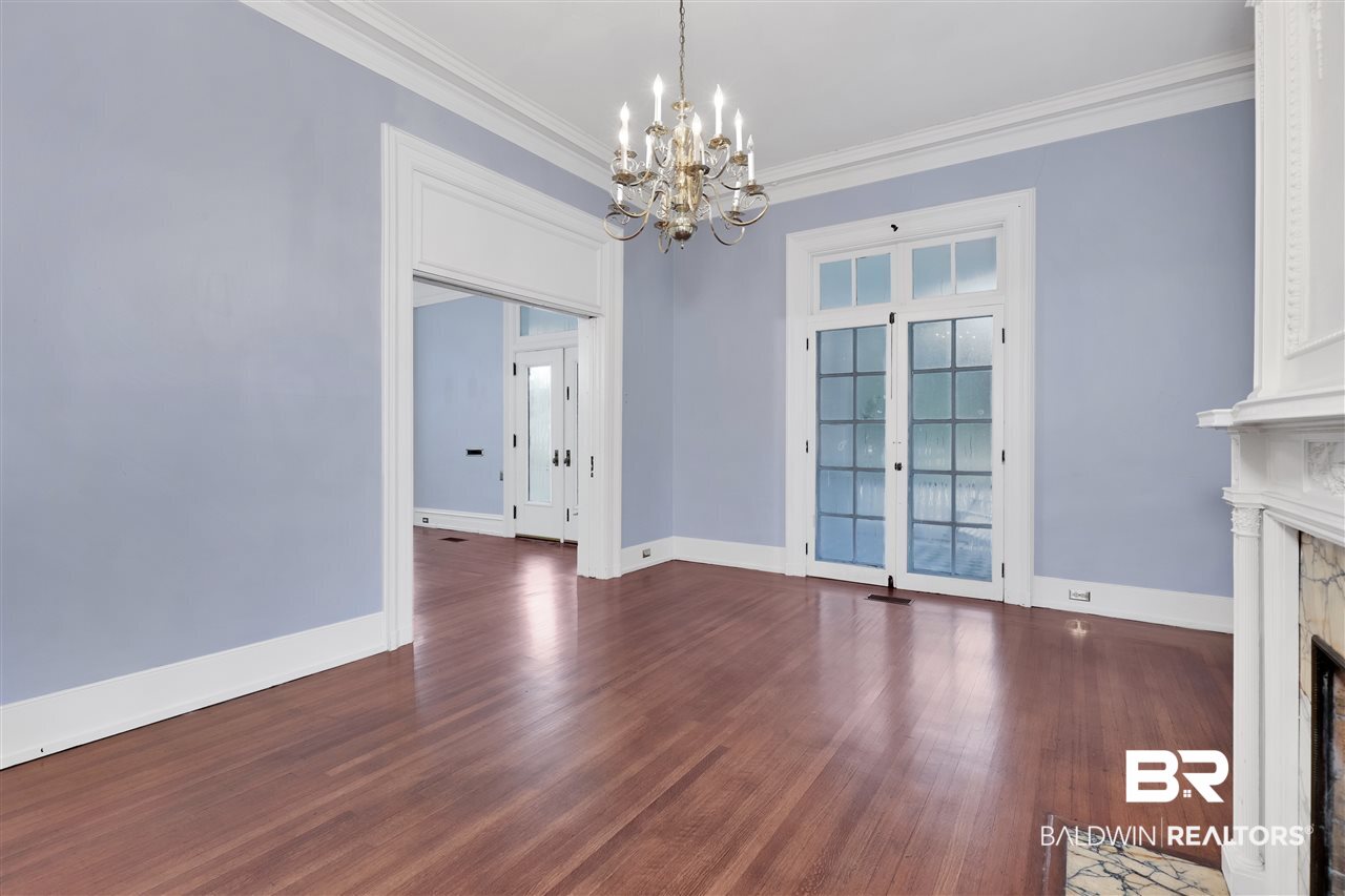 1108 Government Street Mobile, AL 36604 - Photo 5 of 49 Gorgeous Hardwood!