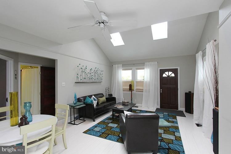 721 Silver Spring Avenue Silver Spring, MD 20910 - Photo 16 of 30 Living Room