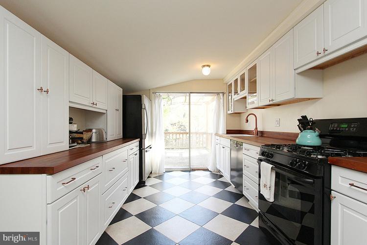 721 Silver Spring Avenue Silver Spring, MD 20910 - Photo 17 of 30 Kitchen