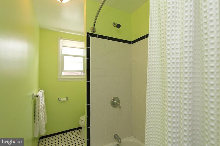 721 Silver Spring Avenue Silver Spring, MD 20910 - Photo 10 of 30 Bath