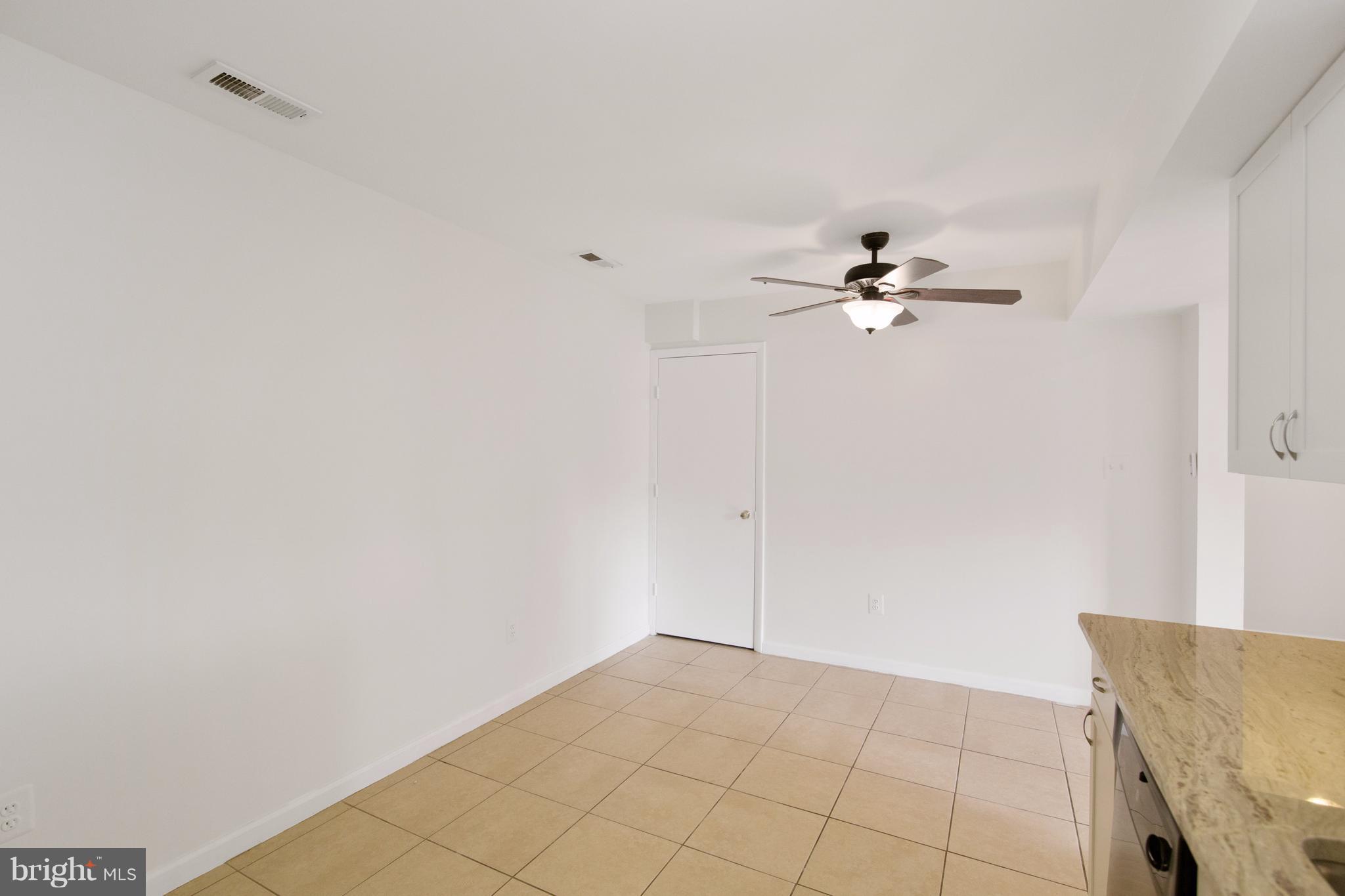 20224 Harbor Tree Road Gaithersburg, MD 20886 - Photo 12 of 22 Kitchen